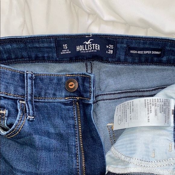Hollister High-Rise Super Skinny Jeans - Picture 2 of 3